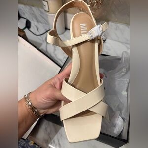 MIA bone / cream wedge heels. Size 10z NIB
